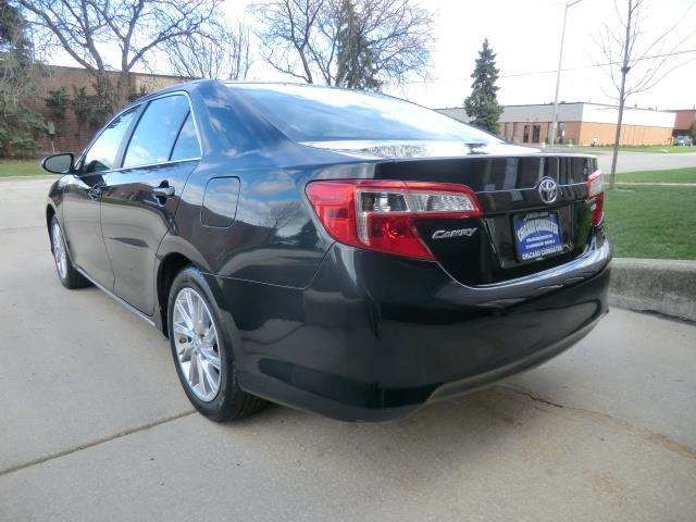 2014 Toyota Camry LE 31K Miles Backup Camera-Bluetooth-Clean CARFAX